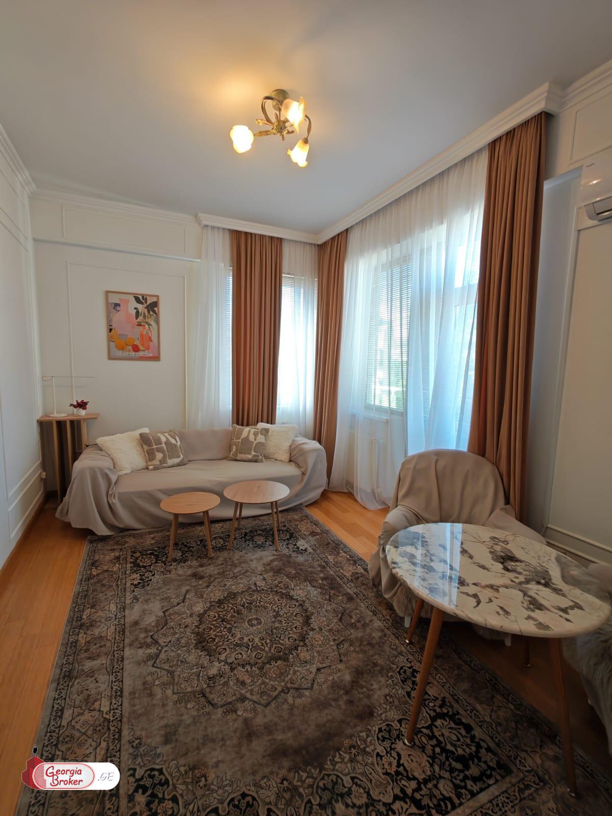 იყიდება ახალი გარემონტებული 3 ოთახიანი ბინა ვაკეში